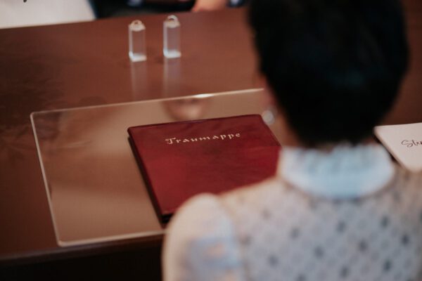 Trauung Trauungsmappe Rathaus Standesbeamte © Nicolas Königseder