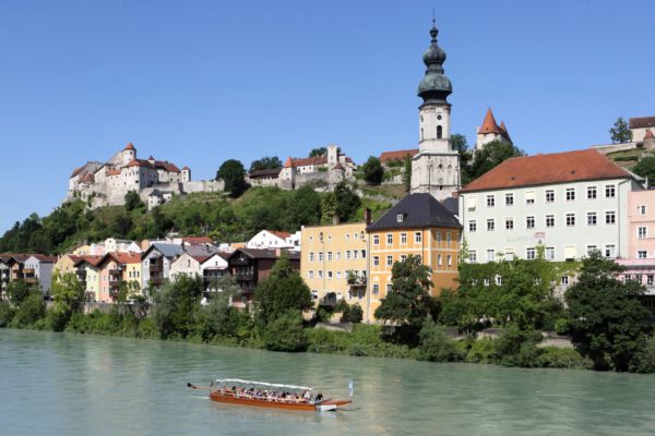 Plättenfahrt mit Burgpanorama Burghausen Plättenfahrt mit Burgpanorama Burghausen