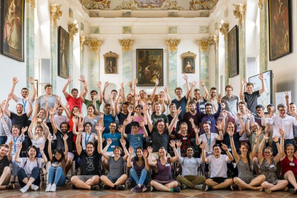 Gruppenfoto von Doktorenden im Steinernen Saal Raitenhaslach © Astrid Eckert / TU München