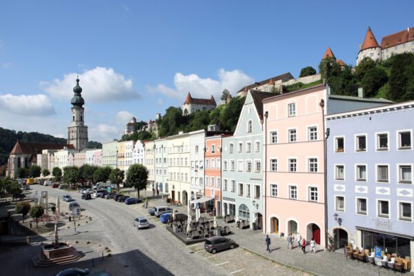Altstadt Stadtplatz mit Burg Süd-Nord