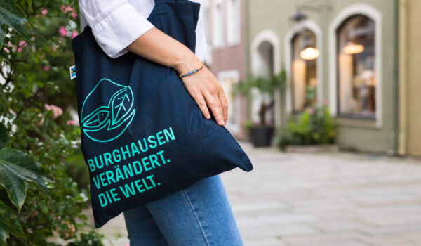 Cloth bag "Burghausen is changing. The world" © Hannah Soldner