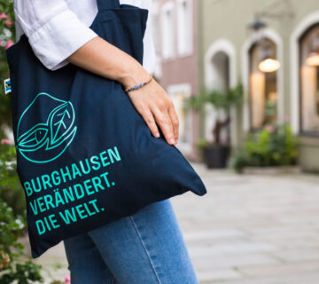 Stoffbeutel "Burghausen verändert  Die Welt" © Hannah Soldner