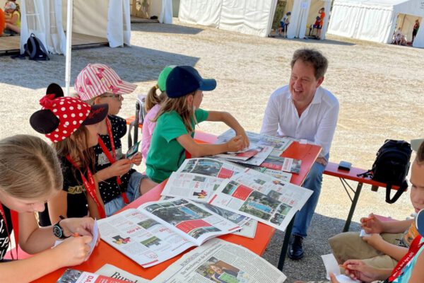 Bürgermeister Florian Schneider beim Besuch im Feriencamp © Alexandra Königseder Bürgermeister Florian Schneider beim Besuch im Feriencamp © Alexandra Königseder
