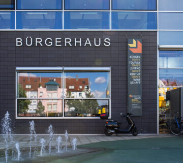 Burghausen community center facade © Hannah Soldner