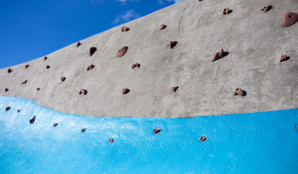 Boulder wall in the fun park © Hannah Soldner