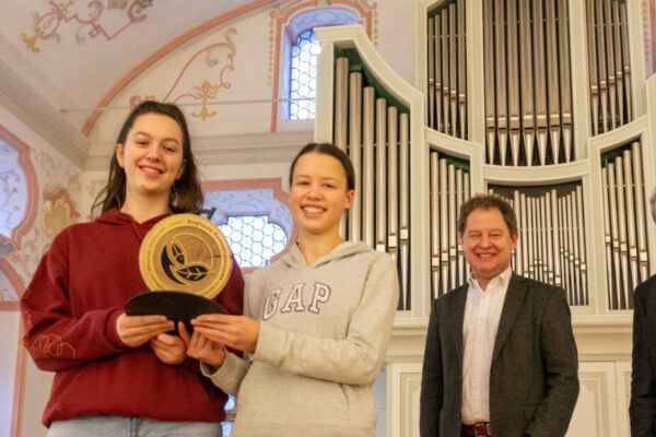 Gruppenfoto bei Verleihung des Nachhaltigkeitspreises © Stadt Burghausen