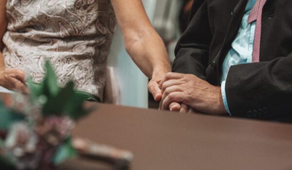 Nahaufnahme Paar bei der Trauung © Alexandra Königseder