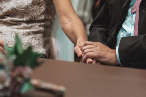 Nahaufnahme Paar bei der Trauung © Alexandra Königseder