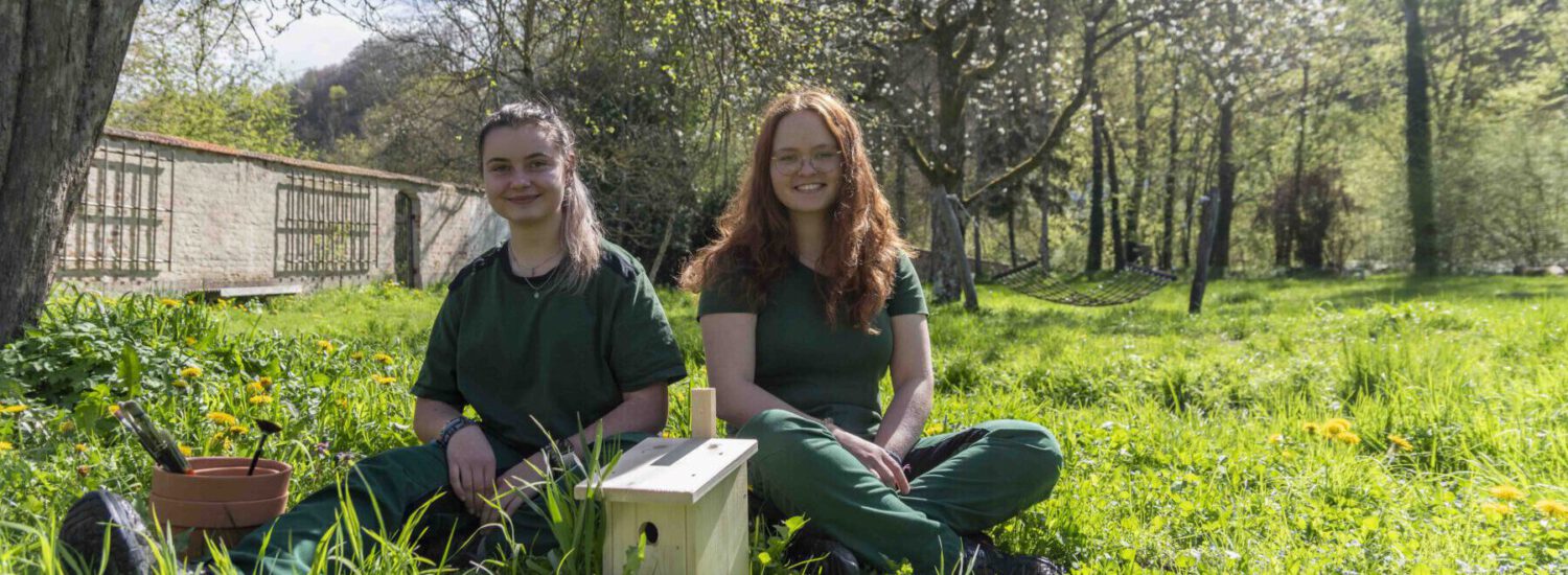 Die FÖJlerinnen 2023/24 im Bräugartl © Stadt Burghausen/ebh