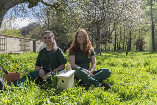 Die FÖJlerinnen 2023/24 im Bräugartl © Stadt Burghausen/ebh