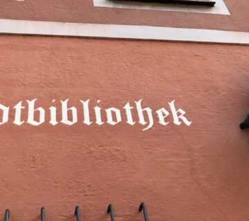 Stadtbibliothek Schild © Alexandra Königseder