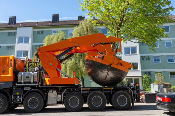 Großbaumverpflanzung in Arbeit © Stadt Burghausen