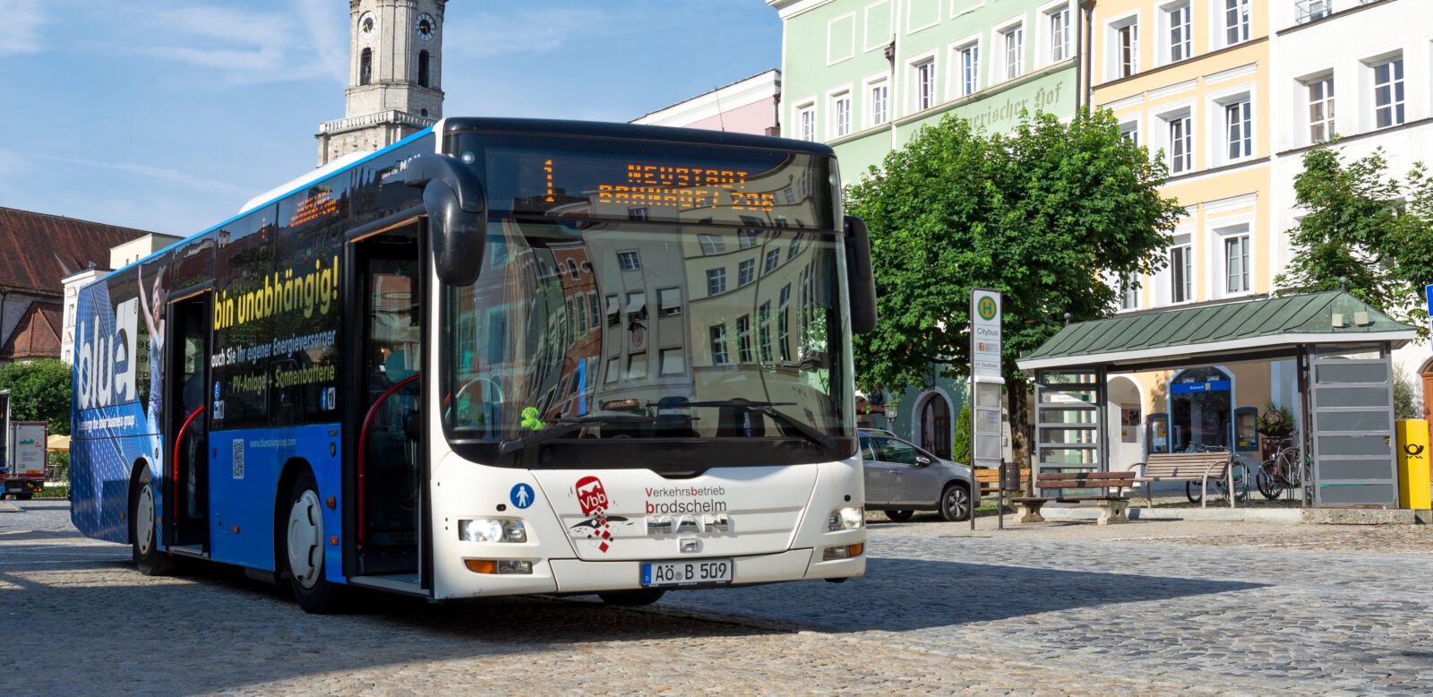 City-Bus am Stadtplatz © Stadt Burghausen