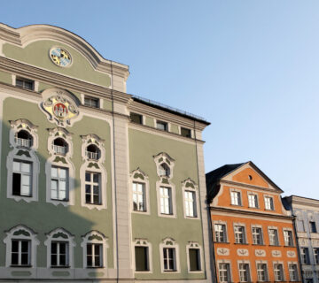 Rathaus im Abendlicht © Burghauser Touristik GmbH