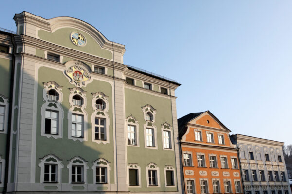 Rathaus im Abendlicht © Burghauser Touristik GmbH