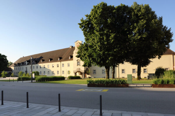 Johannes-Hess-Schule Außenansicht © Gerhard Nixdorf