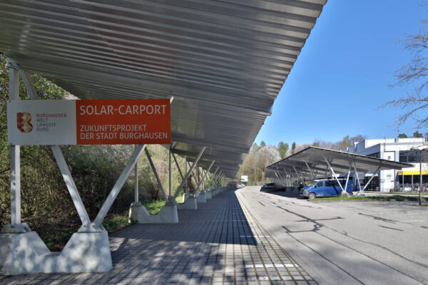 Parkplatz mit Solardach © Gerhard Nixdorf Parkplatz mit Solardach © Gerhard Nixdorf