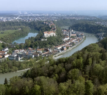 Luftaufnahme Burghausen mit Salzach © Gerhard Nixdorf