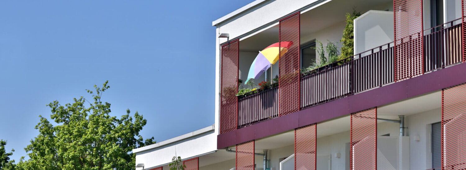 Moderner Wohnblock mit Balkonen © Gerhard Nixdorf