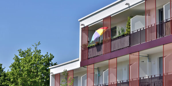 Moderner Wohnblock mit Balkonen © Gerhard Nixdorf