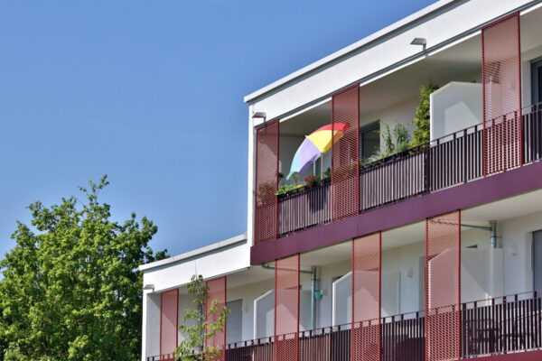 Moderner Wohnblock mit Balkonen © Gerhard Nixdorf