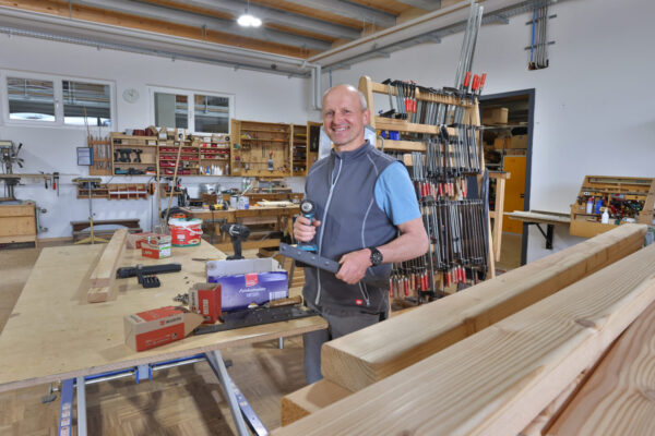 Schreiner bei der Arbeit © Gerhard Nixdorf