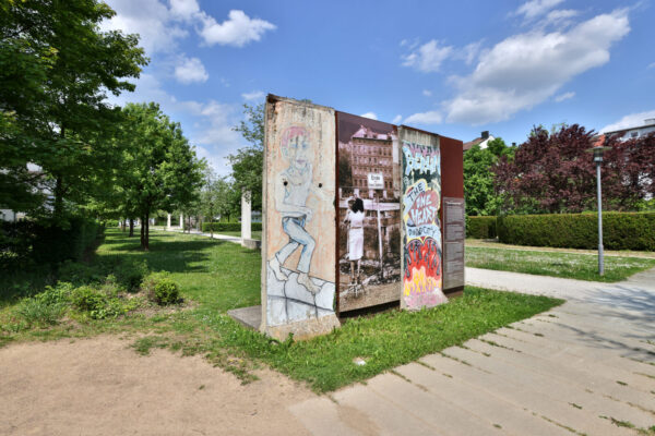 Ein Stück der Berliner Mauer im Stadtpark © Gerhard Nixdorf