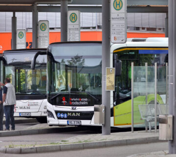 Buses at the central bus station in Burghausen © Gerhard Nixdorf