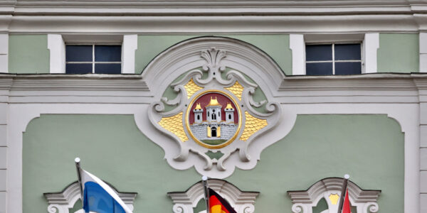 Stadtwappen am Rathaus © Gerhard Nixdorf