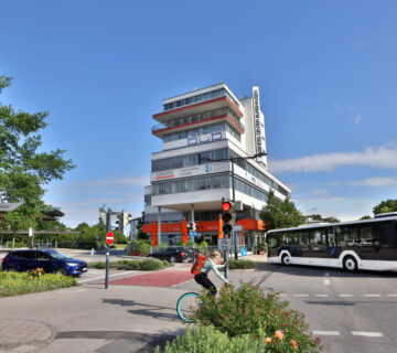 Bürogebäude am Bahnhof © Gerhard Nixdorf