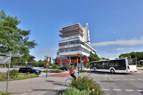 Bürogebäude am Bahnhof © Gerhard Nixdorf