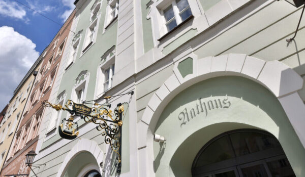 Rathaus Frontansicht © Gerhard Nixdorf