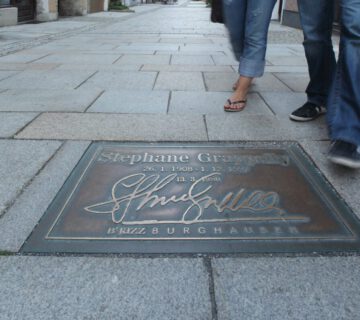 Bondenplatte von Stephane Grappelly in den Grüben © Burghauser Touristik GmbH