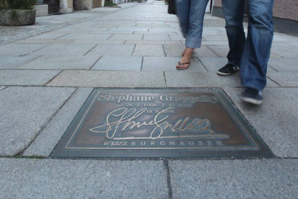 Bondenplatte von Stephane Grappelly in den Grüben © Burghauser Touristik GmbH