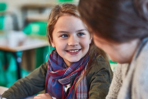 Symbolbild Schülerin mit Lehrerin © ?