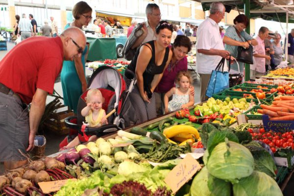 Wochenmarkt in der Messehalle Burghausen © Burghauer Touristik GmbH Wochenmarkt in der Messehalle Burghausen © Burghauer Touristik GmbH