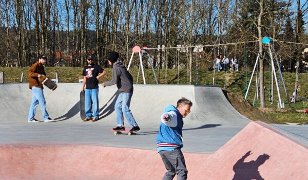 Der Skateplatz mit vielen Rampen, Stufen und Geländern © Stadt Burghausen/ebh Der Skateplatz mit vielen Rampen, Stufen und Geländern © Stadt Burghausen/ebh