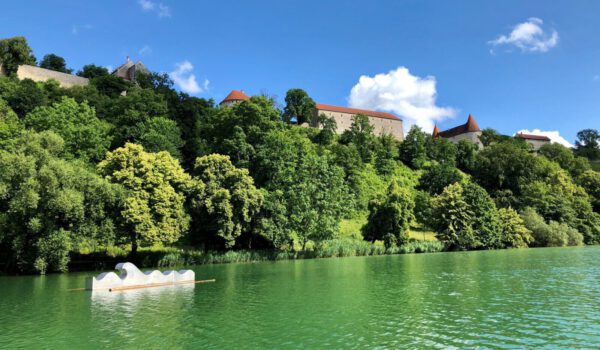 Wöhrsee mit Burg © Stadt Burghausen