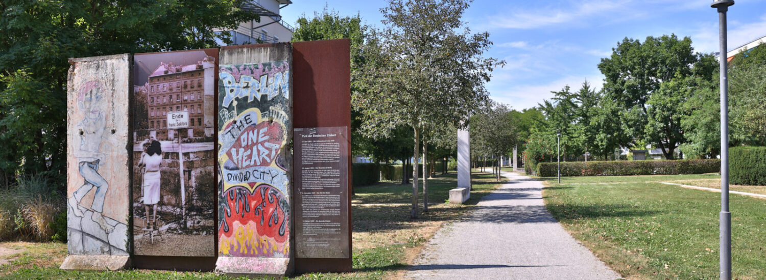 Park der Deutschen Einheit mit einem Stück der Berliner Mauer © Gerhard Nixdorf