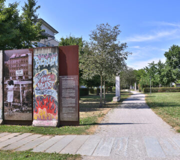 Park der Deutschen Einheit mit einem Stück der Berliner Mauer © Gerhard Nixdorf