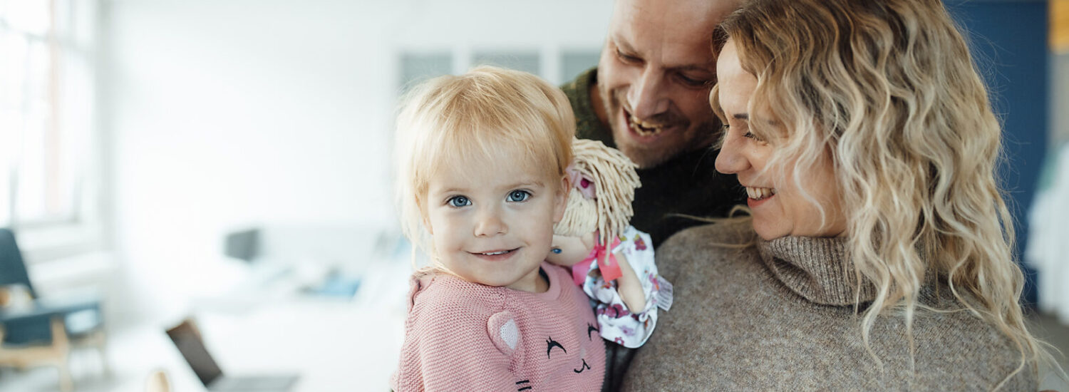 Eltern mit Kind © Westend61 / Gustafsson