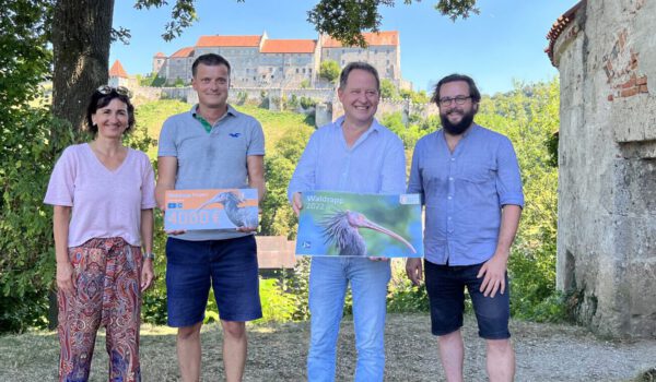 Scheckübergabe Waldrapp-Team