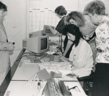 Die Einführung der elektronischen Bibliotheksverwaltung 1989 © Stadt Burghausen
