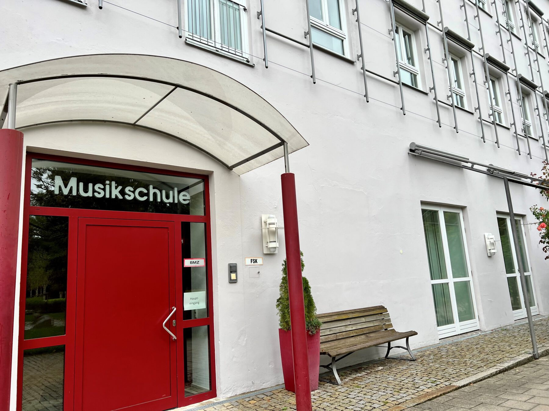 Eingang zur Musikschule © Alexandra Königseder