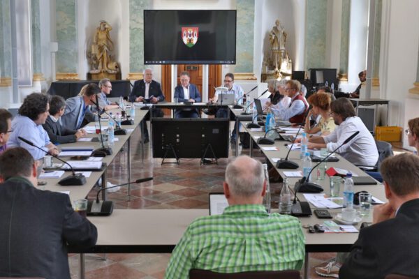 Stadtratssitzung im Steinernen Saal in Raitenhaslach © Gerhard Nixdorf