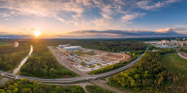 Panorama Industriegebiet mit Güterverkehrszentrum © Hans Mitterer