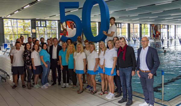 Gruppenbild mit BGM Schneider Team Bäder Foto Eberle 2