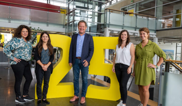 PM 129 25 Jahre Bürgerhaus Team mit Bgm Schneider Foto Königseder