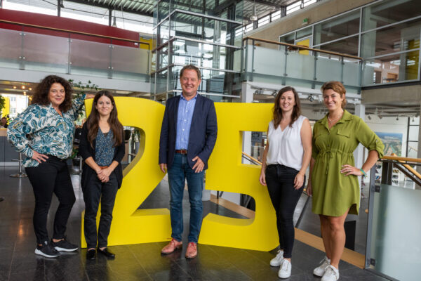 PM 129 25 Jahre Bürgerhaus Team mit Bgm Schneider Foto Königseder