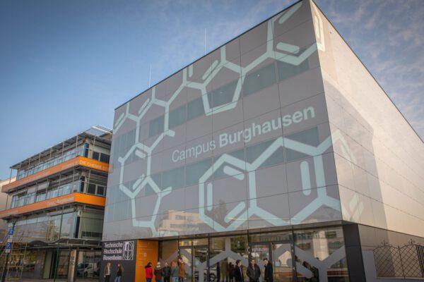 Campus Burghausen_berglicht_4-ohne-laterne-kompr Campus Burghausen_berglicht_4-ohne-laterne-kompr